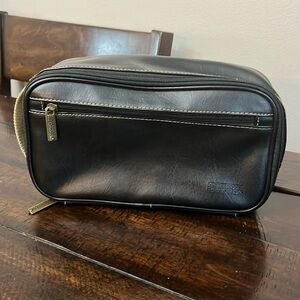 Kenneth Cole Reaction Toiletry Shaving Case Travel Bag Brown NEW 41KD210021